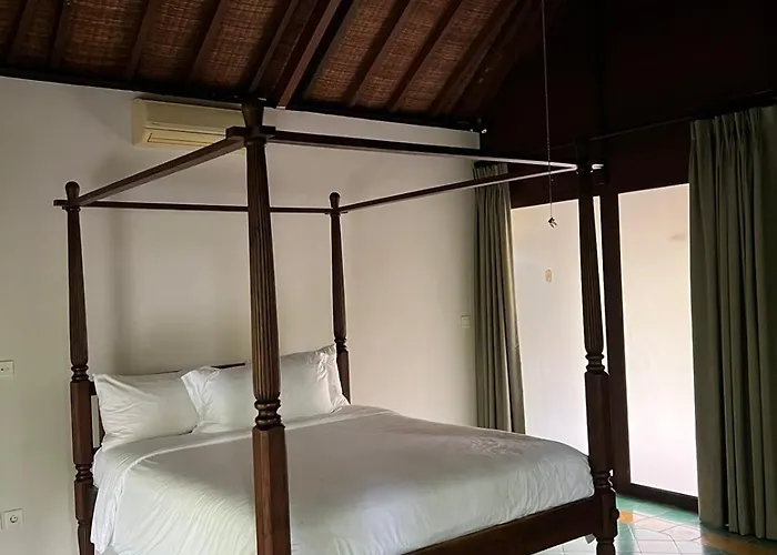 Orman Evi Sanggah Bali Seminyak